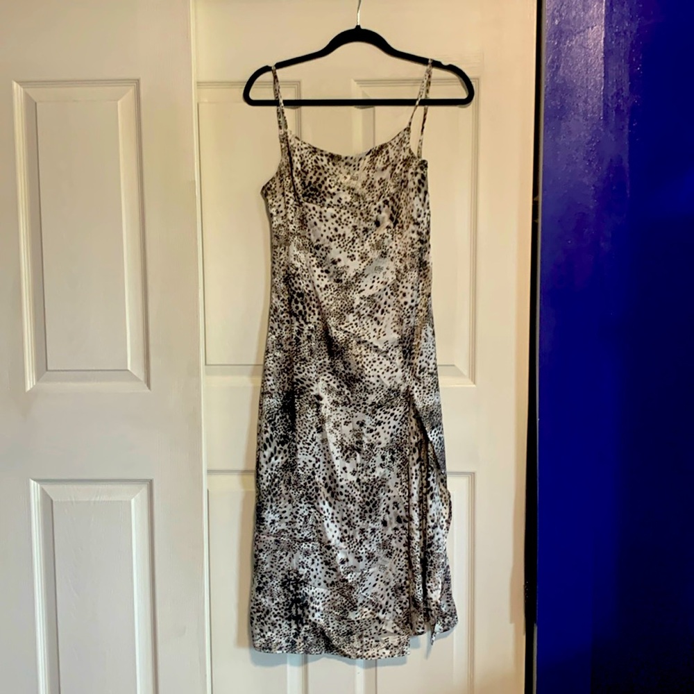WHITE & BLACK CHEETAH SUADADE SIDE-SLIT SLEEVELESS MIDI DRESS